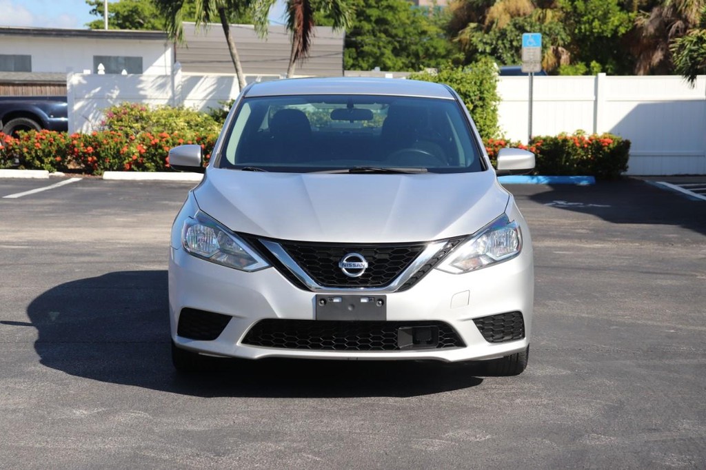 Nissan Sentra Vehicle Full-screen Gallery Image 02