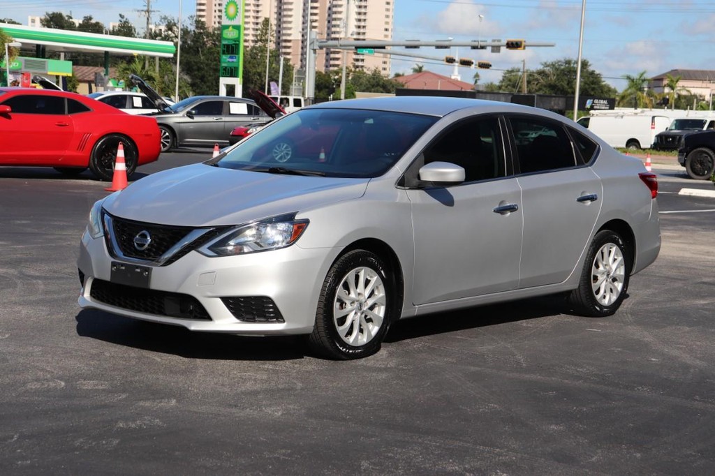 Nissan Sentra Vehicle Full-screen Gallery Image 03