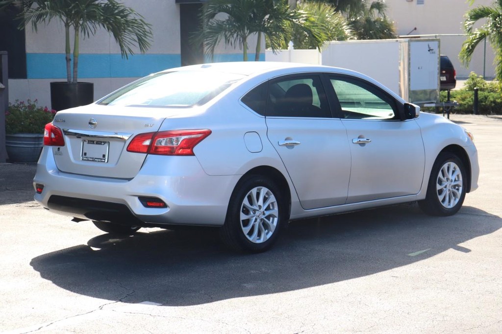 Nissan Sentra Vehicle Full-screen Gallery Image 08