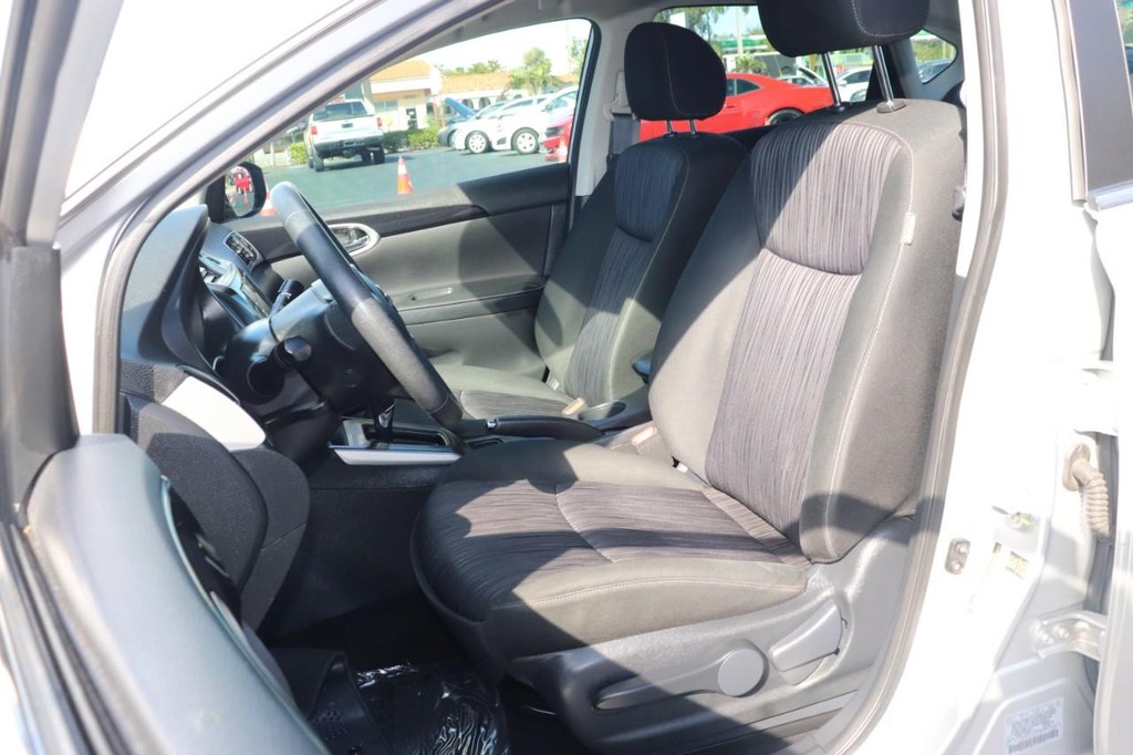 Nissan Sentra Vehicle Full-screen Gallery Image 13