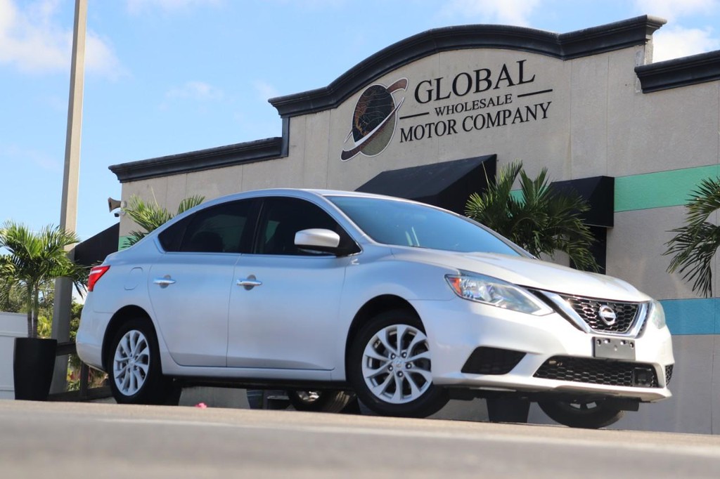 Nissan Sentra Vehicle Full-screen Gallery Image 26