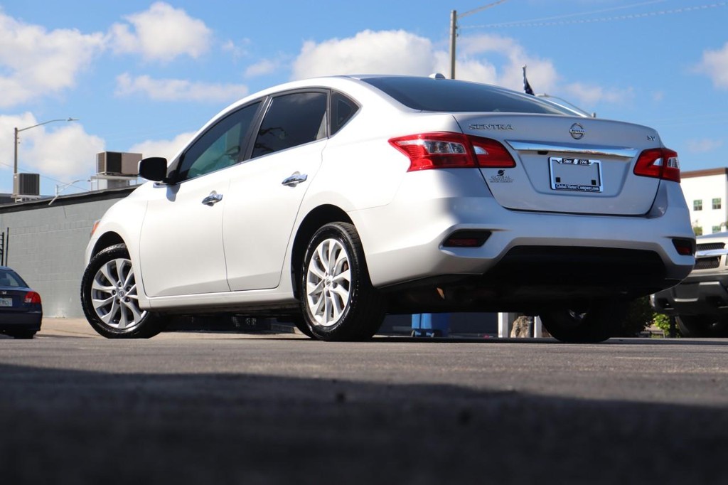 Nissan Sentra Vehicle Full-screen Gallery Image 27