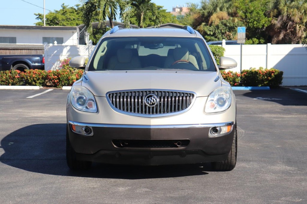 Buick Enclave Vehicle Full-screen Gallery Image 02