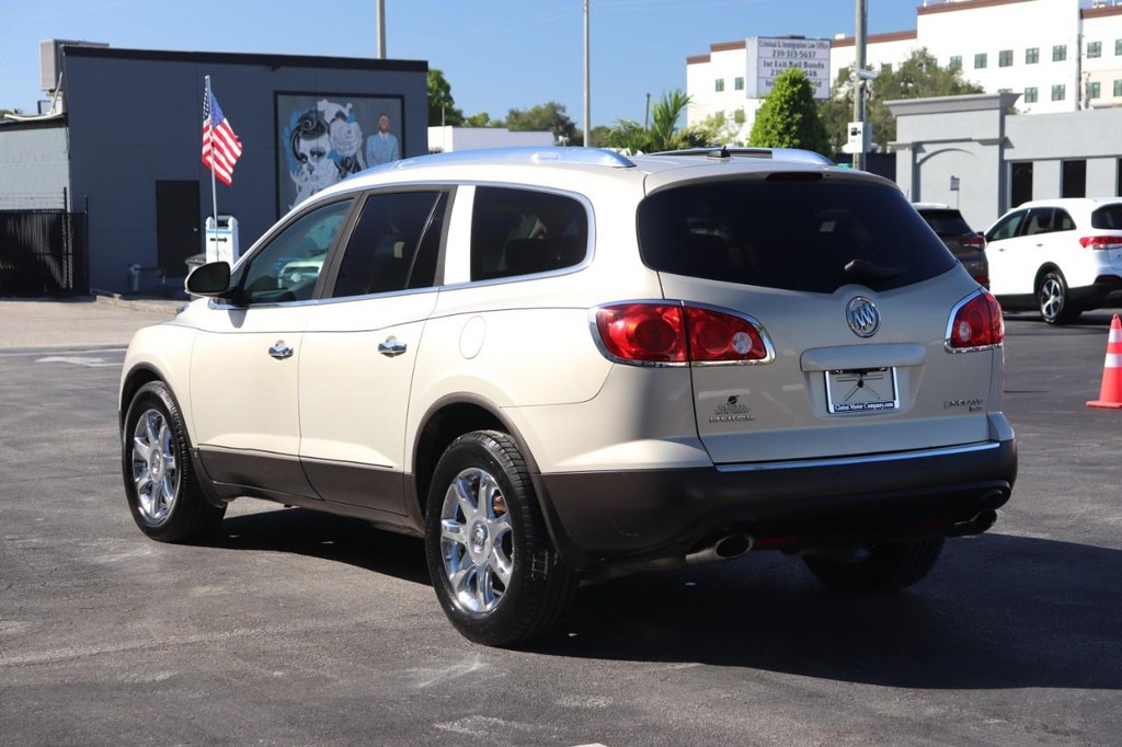 Buick Enclave Vehicle Full-screen Gallery Image 06