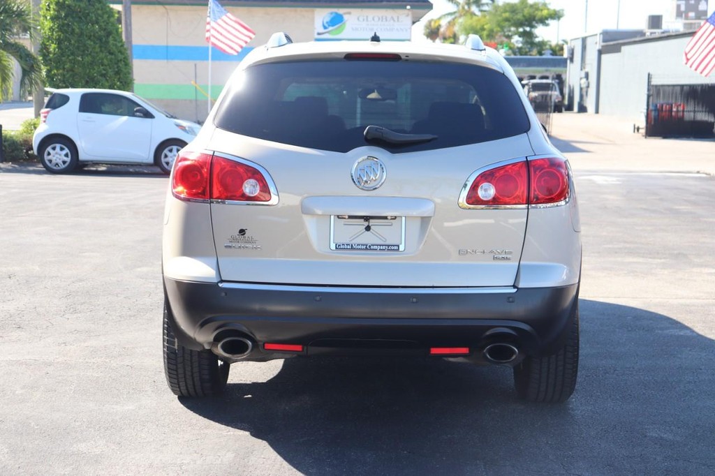 Buick Enclave Vehicle Full-screen Gallery Image 07