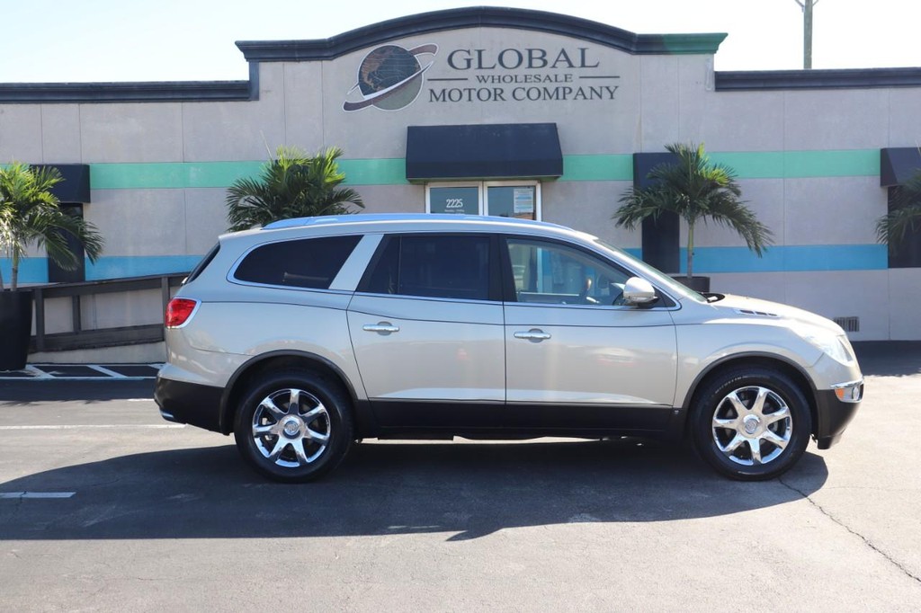 Buick Enclave Vehicle Full-screen Gallery Image 09