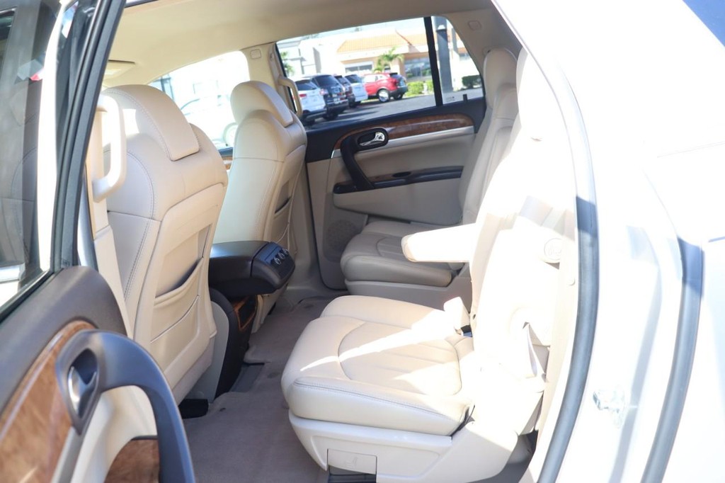 Buick Enclave Vehicle Full-screen Gallery Image 15