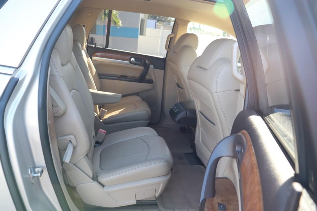 Buick Enclave Vehicle Full-screen Gallery Image 19