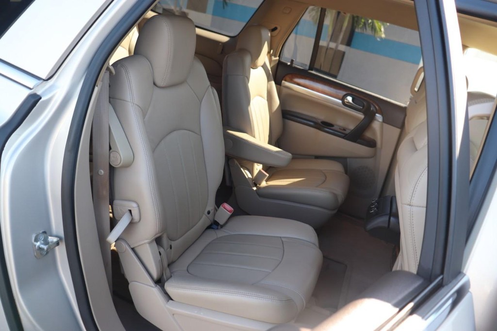 Buick Enclave Vehicle Full-screen Gallery Image 20
