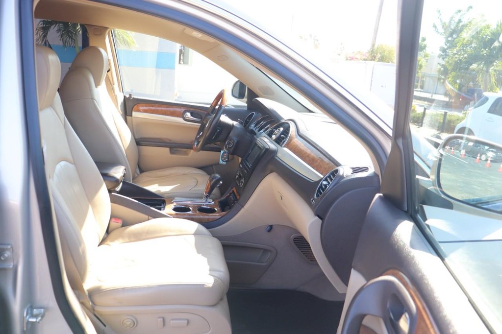 Buick Enclave Vehicle Full-screen Gallery Image 22