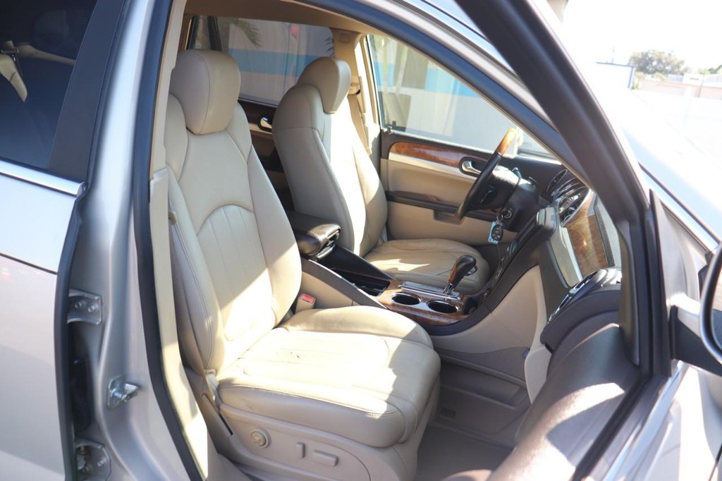 Buick Enclave Vehicle Full-screen Gallery Image 23