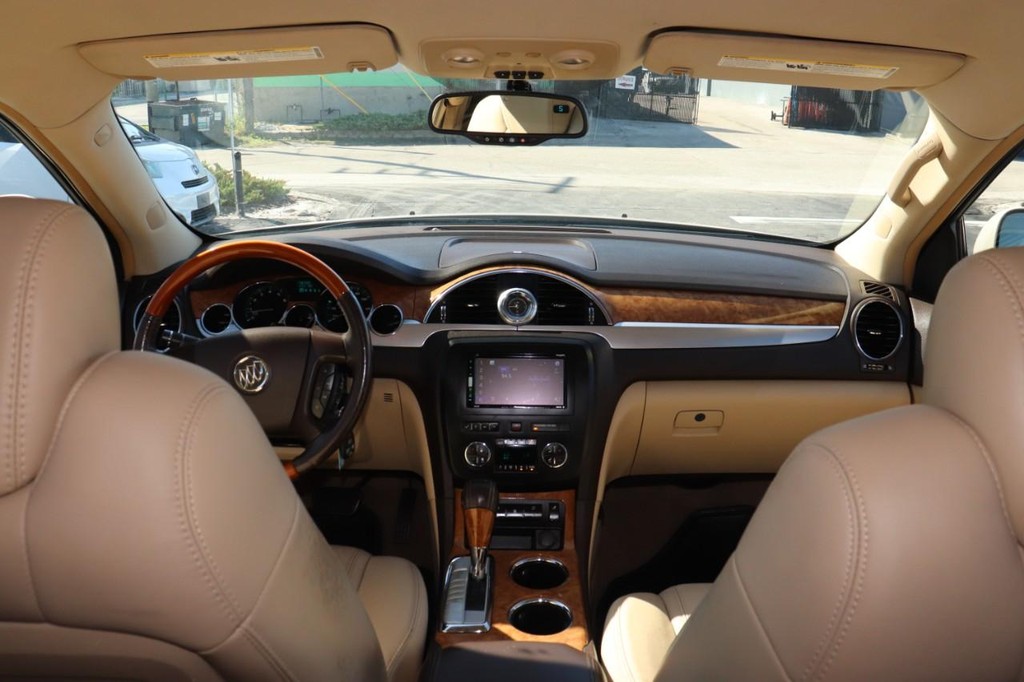 Buick Enclave Vehicle Full-screen Gallery Image 26