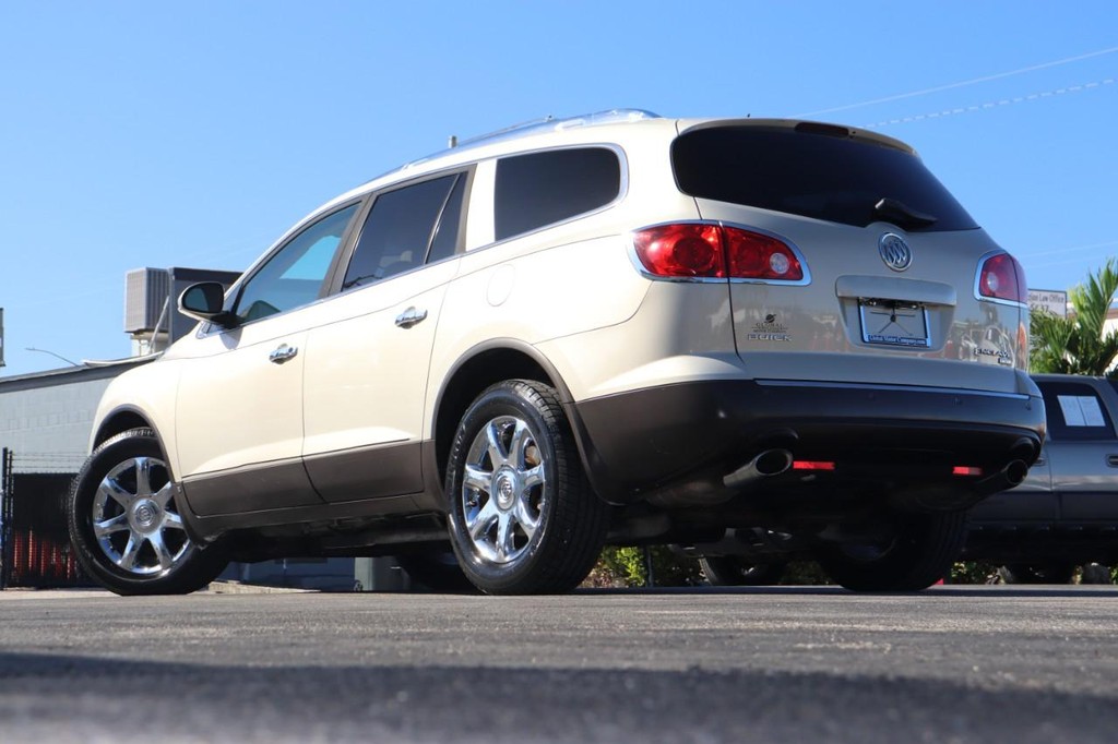 Buick Enclave Vehicle Full-screen Gallery Image 28