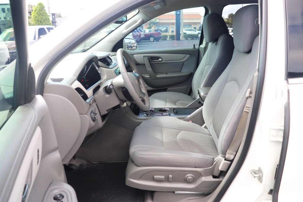 Chevrolet Traverse Vehicle Full-screen Gallery Image 12
