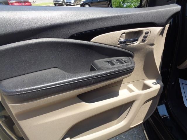 2016 Honda Pilot Elite image 17