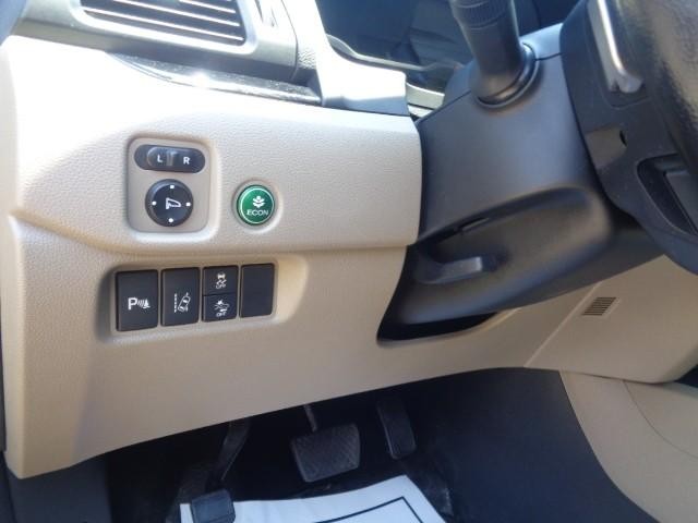 2016 Honda Pilot Elite image 19