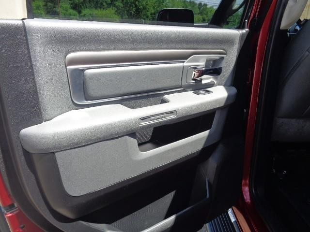 2015 Ram 1500 4WD Big Horn Crew Cab image 11