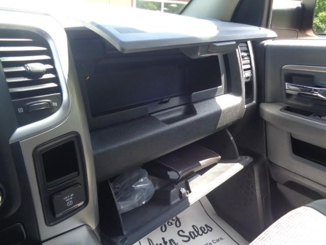2015 Ram 1500 4WD Big Horn Crew Cab image 30