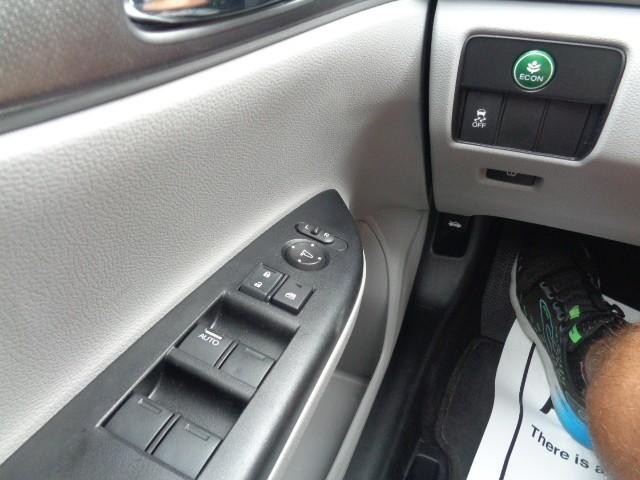 2015 Honda Accord Sedan LX image 14