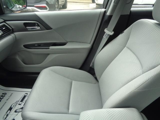 2015 Honda Accord Sedan LX image 19