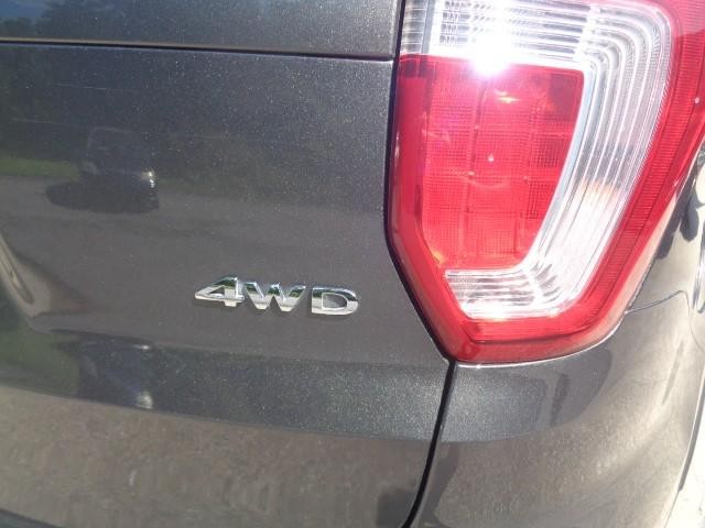 2018 Ford Explorer XLT image 06
