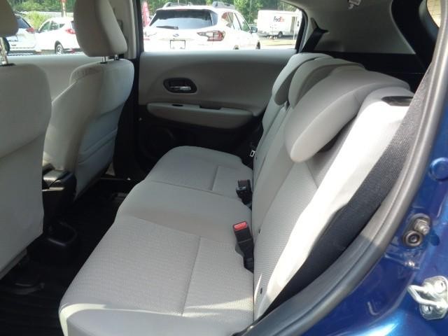 2017 Honda HR-V LX image 09