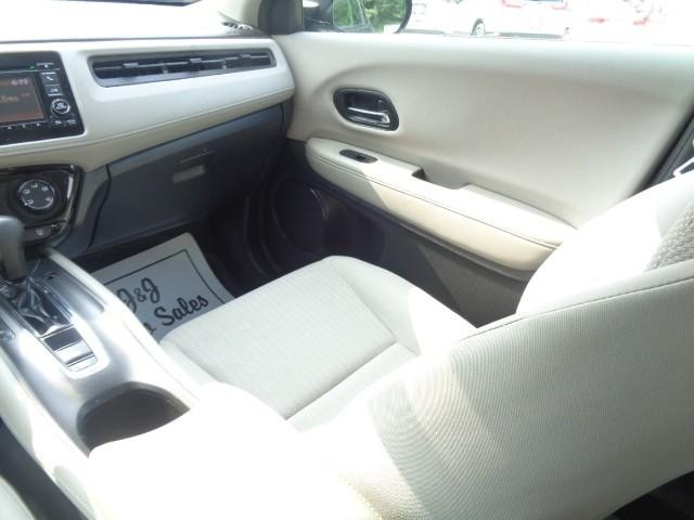 2017 Honda HR-V LX image 11
