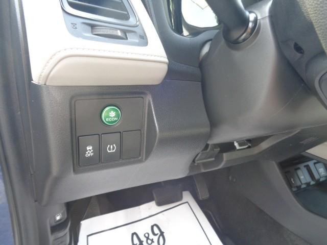 2017 Honda HR-V LX image 15