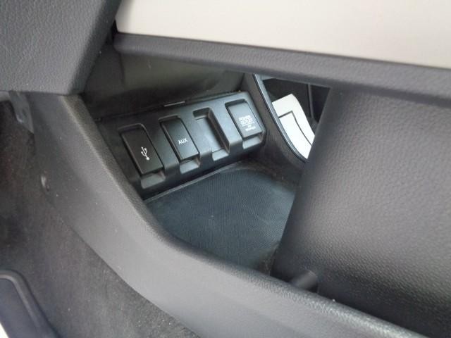 2017 Honda HR-V LX image 16