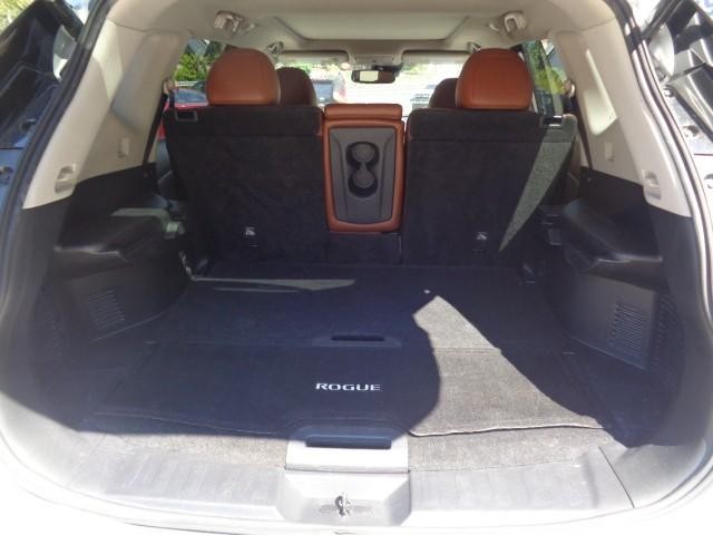2019 Nissan Rogue PLATINUM image 05