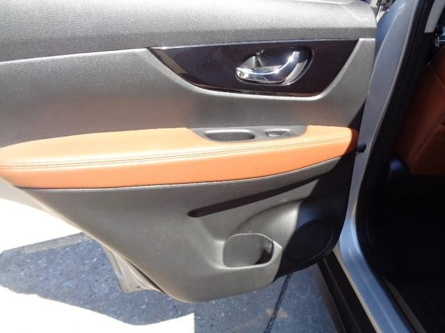 2019 Nissan Rogue PLATINUM image 09