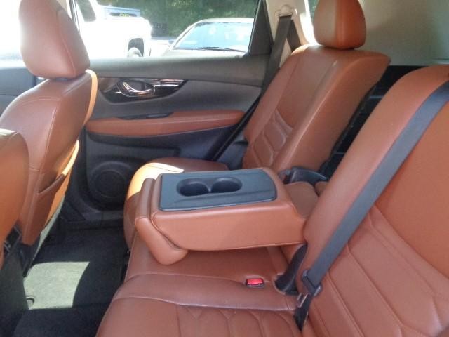 2019 Nissan Rogue PLATINUM image 11