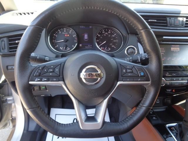 2019 Nissan Rogue PLATINUM image 19