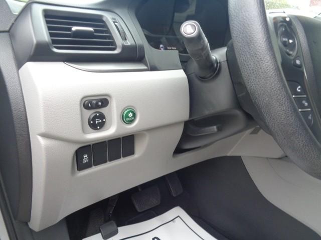 2018 Honda Pilot EX image 17