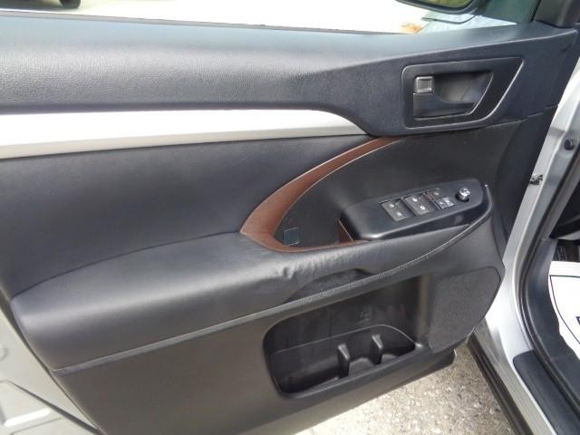 2015 Toyota Highlander AWD 4dr V6 LE (Natl) image 17
