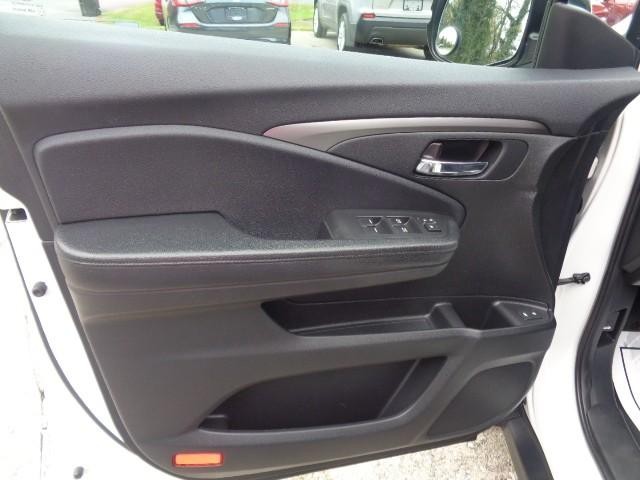 2017 Honda Pilot EX-L image 17