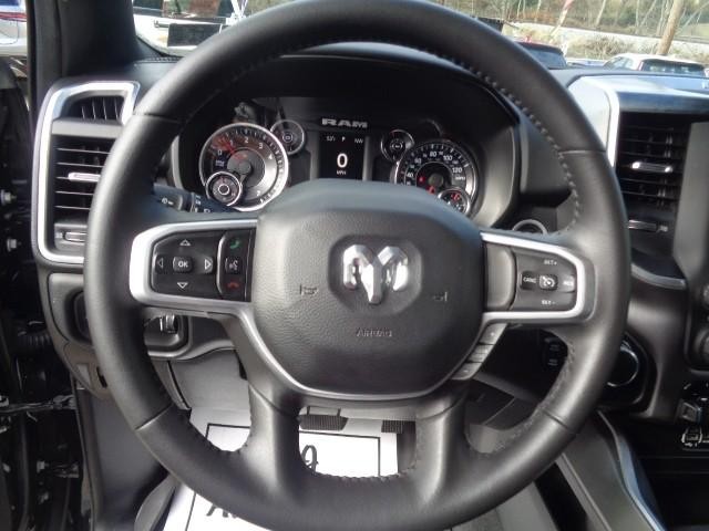 2020 Ram 1500 4WD Big Horn Crew Cab image 25