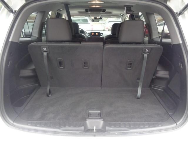 2020 Honda Pilot Touring 8-Passenger image 17