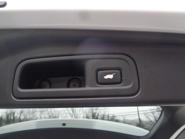 2020 Honda Pilot Touring 8-Passenger image 18