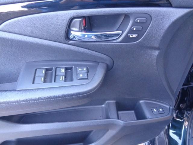 2019 Honda Passport Touring image 09