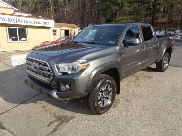2017 Toyota Tacoma 4WD TRD Off Road Double Cab image 02