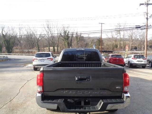 2017 Toyota Tacoma 4WD TRD Off Road Double Cab image 05