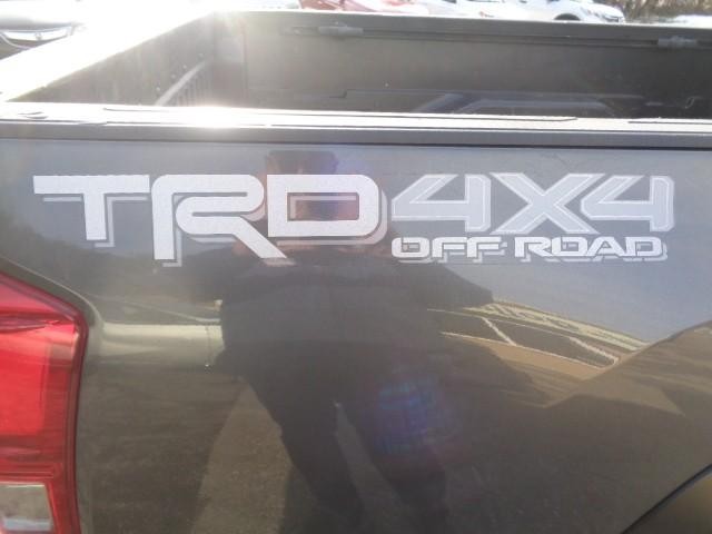 2017 Toyota Tacoma 4WD TRD Off Road Double Cab image 06