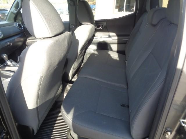 2017 Toyota Tacoma 4WD TRD Off Road Double Cab image 10