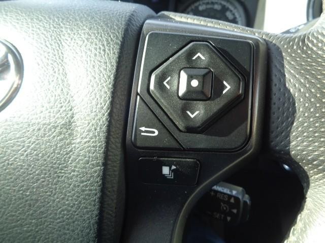 2017 Toyota Tacoma 4WD TRD Off Road Double Cab image 13