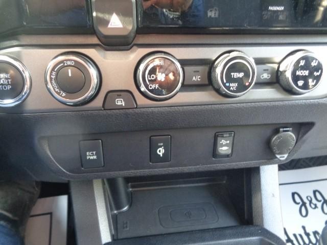 2017 Toyota Tacoma 4WD TRD Off Road Double Cab image 16