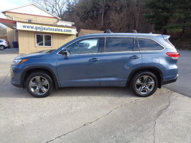 2019 Toyota Highlander Limited Platinum's photo