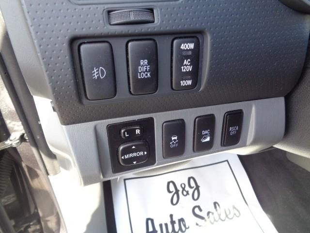 2015 Toyota Tacoma 4WD Double Cab V6 (Natl) image 09