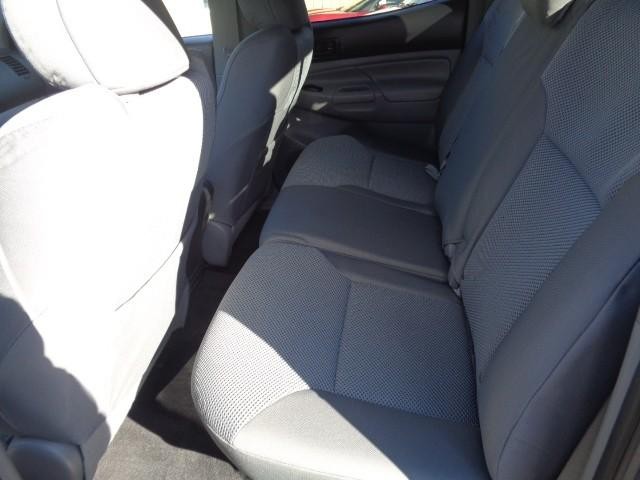 2015 Toyota Tacoma 4WD Double Cab V6 (Natl) image 11