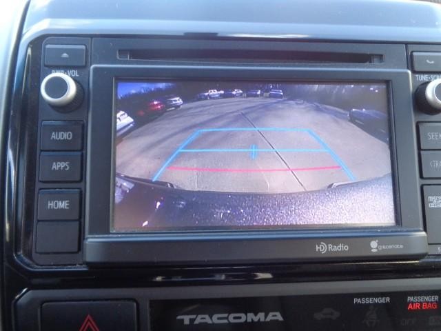 2015 Toyota Tacoma 4WD Double Cab V6 (Natl) image 16